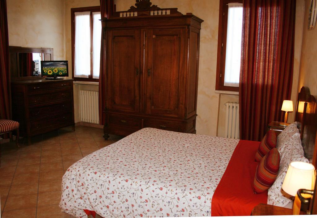 בית הארחה Ostiglia 	Agriturismo Corte Ponte Dei Tedeschi חדר תמונה